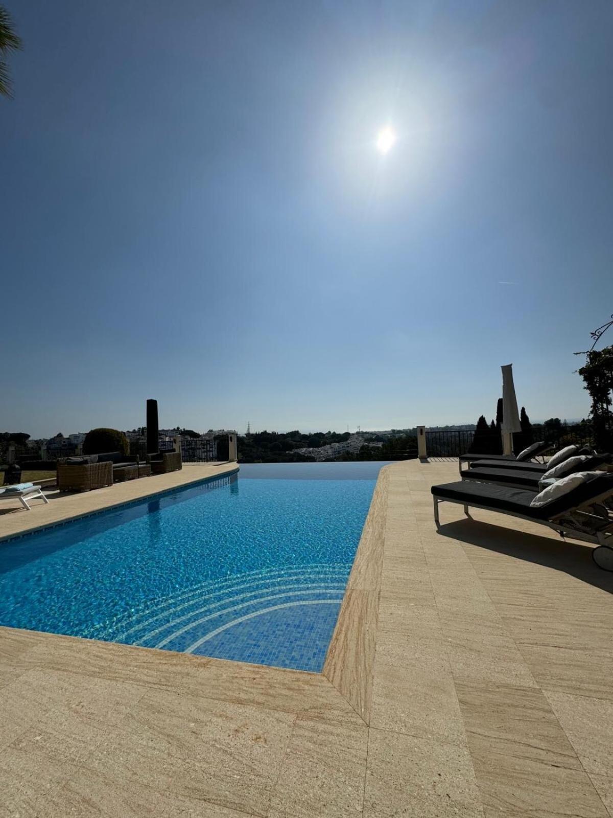 El Herrojo Luxe Retreat By Host Lovers เบนาบีส ภายนอก รูปภาพ
